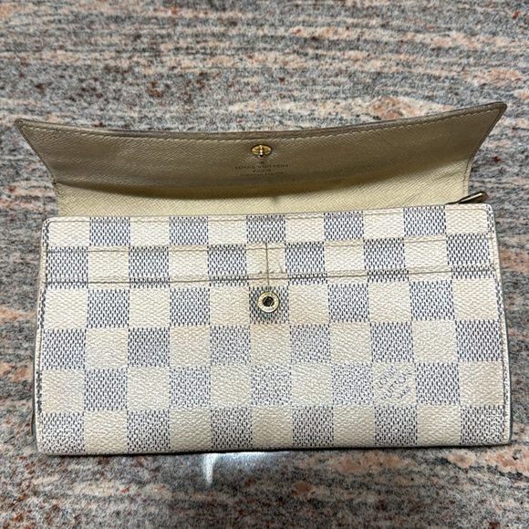 Louis Vuitton Wallet - Picture 7 of 8